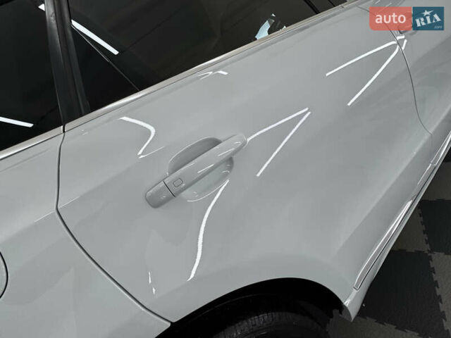 Белый Ауди Ку 5, объемом двигателя 2 л и пробегом 192 тыс. км за 14999 $, фото 161 на Automoto.ua