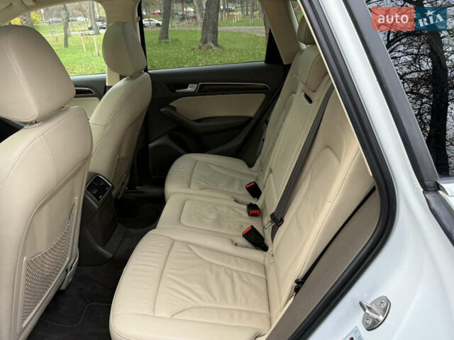 Білий Ауді Ку 5, об'ємом двигуна 3 л та пробігом 181 тис. км за 18999 $, фото 46 на Automoto.ua