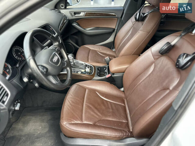 Білий Ауді Ку 5, об'ємом двигуна 2 л та пробігом 237 тис. км за 14250 $, фото 26 на Automoto.ua