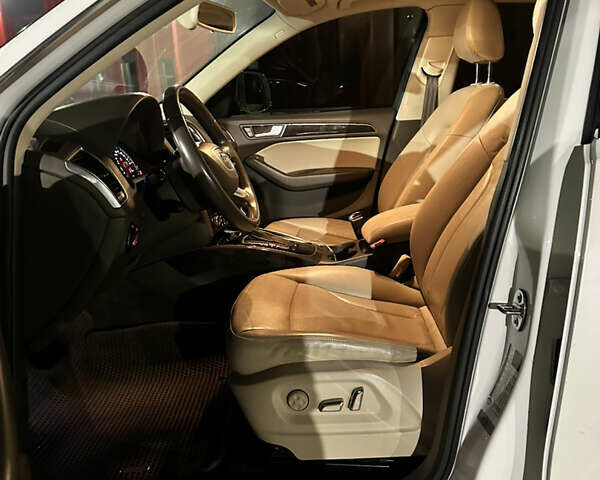 Білий Ауді Ку 5, об'ємом двигуна 2 л та пробігом 250 тис. км за 14000 $, фото 15 на Automoto.ua