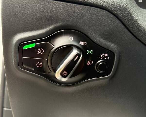 Белый Ауди Ку 5, объемом двигателя 2 л и пробегом 124 тыс. км за 16400 $, фото 9 на Automoto.ua