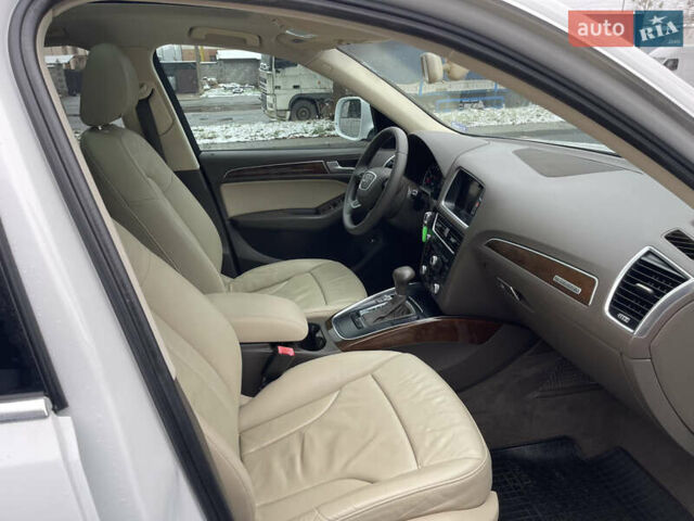 Білий Ауді Ку 5, об'ємом двигуна 2 л та пробігом 250 тис. км за 13999 $, фото 26 на Automoto.ua