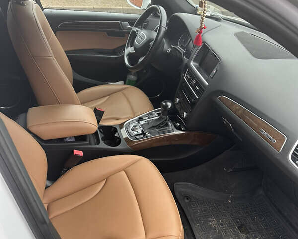 Белый Ауди Ку 5, объемом двигателя 1.98 л и пробегом 206 тыс. км за 16500 $, фото 4 на Automoto.ua
