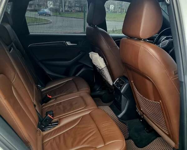 Белый Ауди Ку 5, объемом двигателя 1.98 л и пробегом 129 тыс. км за 15000 $, фото 11 на Automoto.ua