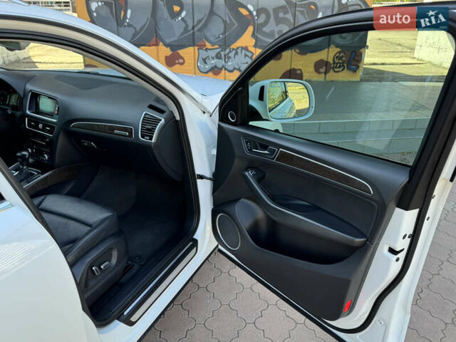 Белый Ауди Ку 5, объемом двигателя 1.98 л и пробегом 229 тыс. км за 16000 $, фото 15 на Automoto.ua