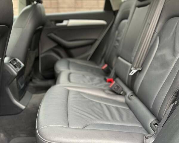 Белый Ауди Ку 5, объемом двигателя 2 л и пробегом 124 тыс. км за 16600 $, фото 28 на Automoto.ua