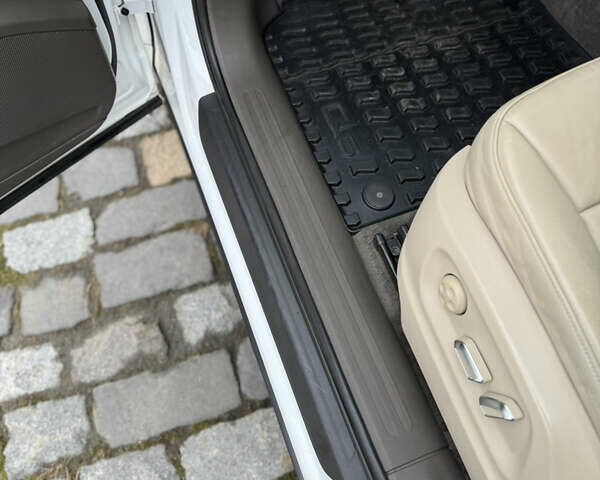 Белый Ауди Ку 5, объемом двигателя 1.98 л и пробегом 229 тыс. км за 15000 $, фото 32 на Automoto.ua