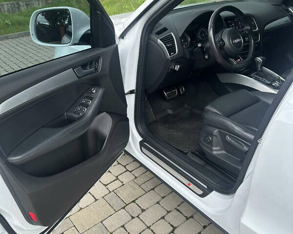 Білий Ауді Ку 5, об'ємом двигуна 1.97 л та пробігом 204 тис. км за 24000 $, фото 20 на Automoto.ua