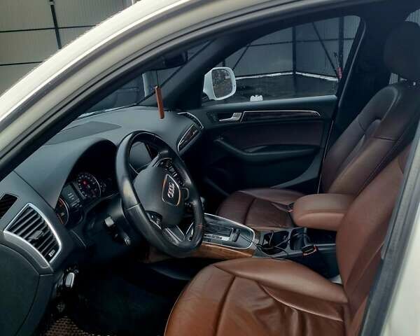 Белый Ауди Ку 5, объемом двигателя 1.98 л и пробегом 129 тыс. км за 15000 $, фото 17 на Automoto.ua