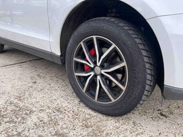 Білий Ауді Ку 5, об'ємом двигуна 2 л та пробігом 223 тис. км за 18900 $, фото 7 на Automoto.ua