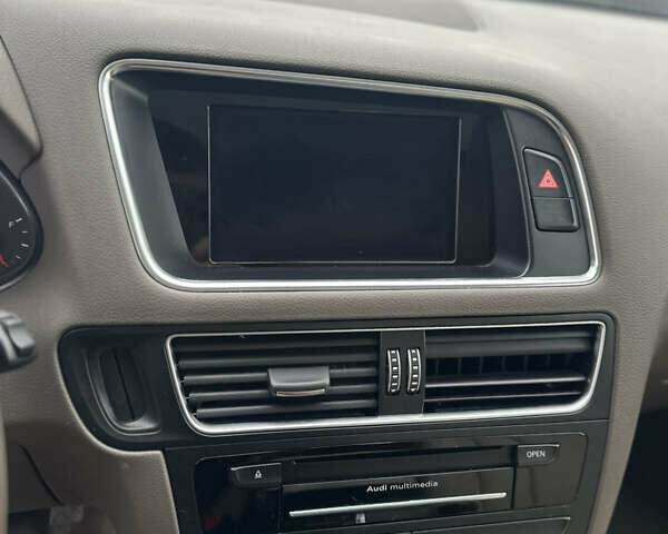 Білий Ауді Ку 5, об'ємом двигуна 2 л та пробігом 113 тис. км за 16500 $, фото 22 на Automoto.ua