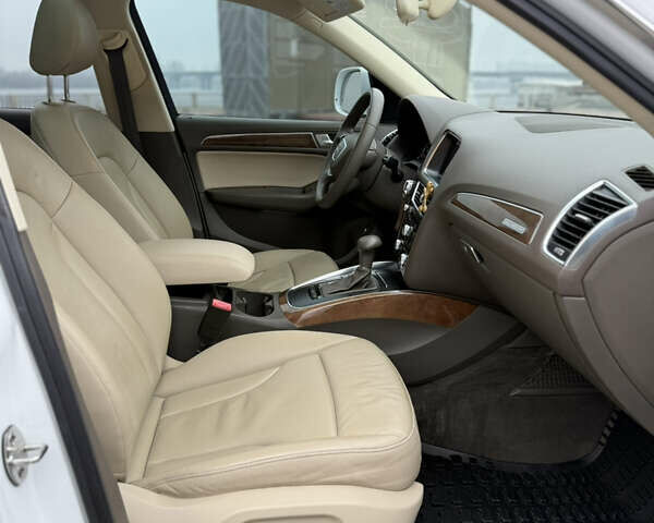 Белый Ауди Ку 5, объемом двигателя 1.98 л и пробегом 229 тыс. км за 15000 $, фото 55 на Automoto.ua