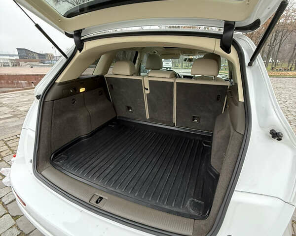 Белый Ауди Ку 5, объемом двигателя 1.98 л и пробегом 229 тыс. км за 15000 $, фото 48 на Automoto.ua