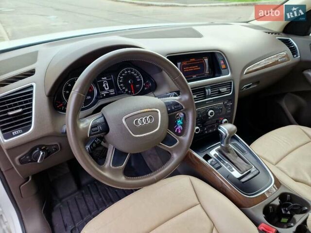 Білий Ауді Ку 5, об'ємом двигуна 2 л та пробігом 190 тис. км за 15555 $, фото 10 на Automoto.ua