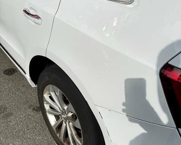 Белый Ауди Ку 5, объемом двигателя 1.98 л и пробегом 170 тыс. км за 15000 $, фото 6 на Automoto.ua