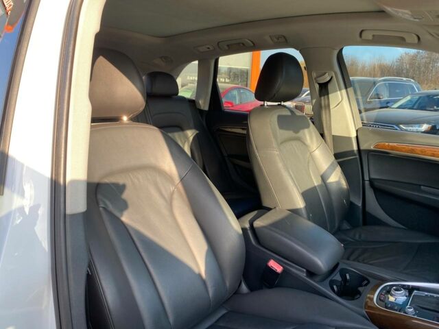 Білий Ауді Ку 5, об'ємом двигуна 2 л та пробігом 200 тис. км за 14300 $, фото 24 на Automoto.ua