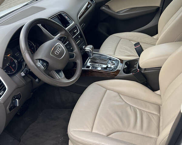 Білий Ауді Ку 5, об'ємом двигуна 2 л та пробігом 205 тис. км за 13450 $, фото 19 на Automoto.ua