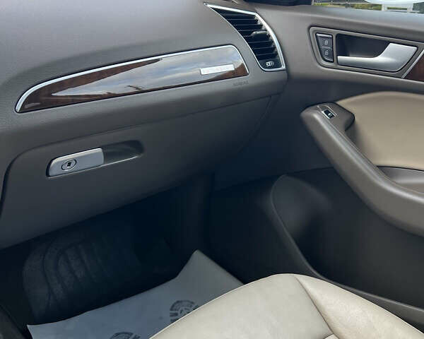 Білий Ауді Ку 5, об'ємом двигуна 2 л та пробігом 205 тис. км за 13450 $, фото 22 на Automoto.ua