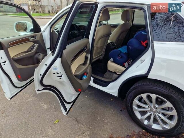 Білий Ауді Ку 5, об'ємом двигуна 2 л та пробігом 190 тис. км за 15555 $, фото 7 на Automoto.ua