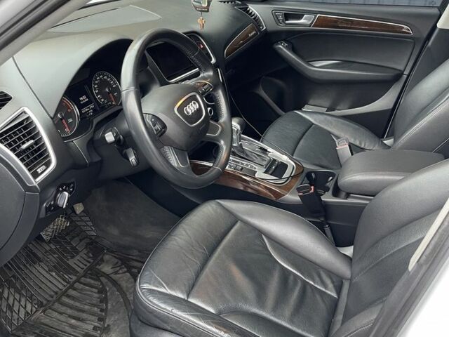 Білий Ауді Ку 5, об'ємом двигуна 2 л та пробігом 153 тис. км за 15999 $, фото 9 на Automoto.ua