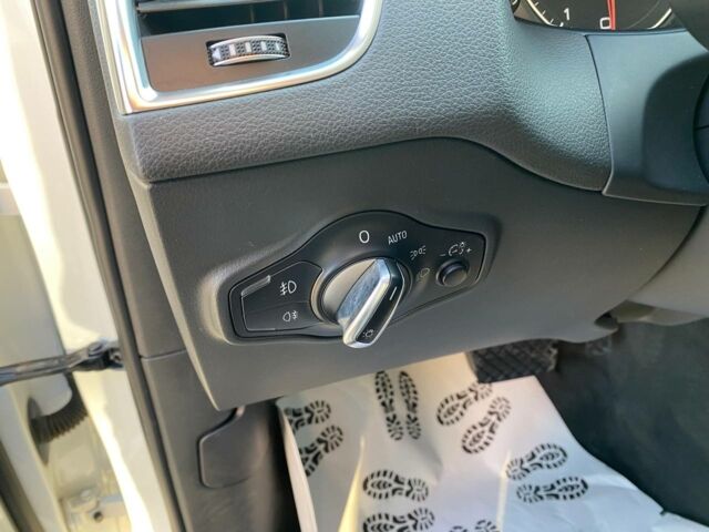 Білий Ауді Ку 5, об'ємом двигуна 2 л та пробігом 200 тис. км за 14300 $, фото 12 на Automoto.ua