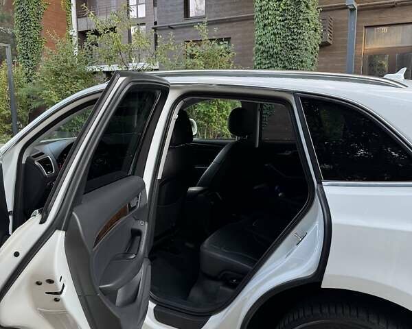 Белый Ауди Ку 5, объемом двигателя 2 л и пробегом 122 тыс. км за 17000 $, фото 7 на Automoto.ua