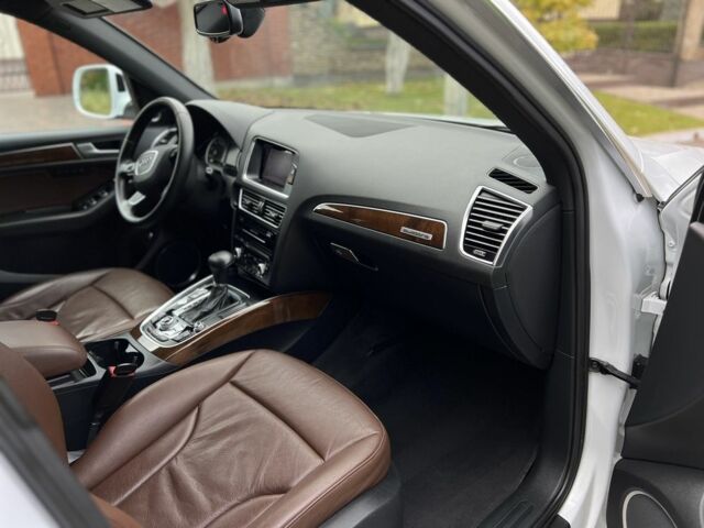 Білий Ауді Ку 5, об'ємом двигуна 2 л та пробігом 167 тис. км за 14699 $, фото 10 на Automoto.ua