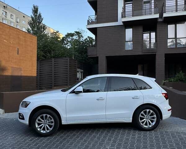 Белый Ауди Ку 5, объемом двигателя 2 л и пробегом 122 тыс. км за 17000 $, фото 10 на Automoto.ua