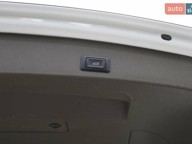 Белый Ауди Ку 5, объемом двигателя 2 л и пробегом 157 тыс. км за 16700 $, фото 23 на Automoto.ua