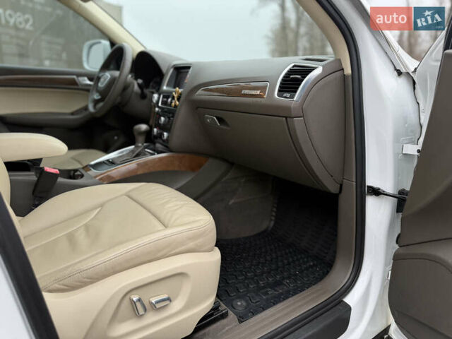 Белый Ауди Ку 5, объемом двигателя 1.98 л и пробегом 229 тыс. км за 15000 $, фото 57 на Automoto.ua