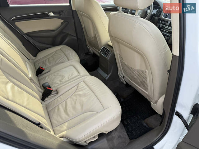 Білий Ауді Ку 5, об'ємом двигуна 2 л та пробігом 201 тис. км за 15999 $, фото 21 на Automoto.ua