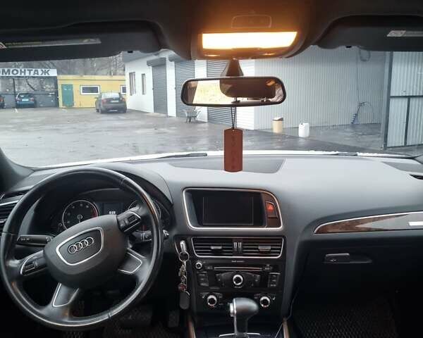 Белый Ауди Ку 5, объемом двигателя 1.98 л и пробегом 129 тыс. км за 15000 $, фото 16 на Automoto.ua