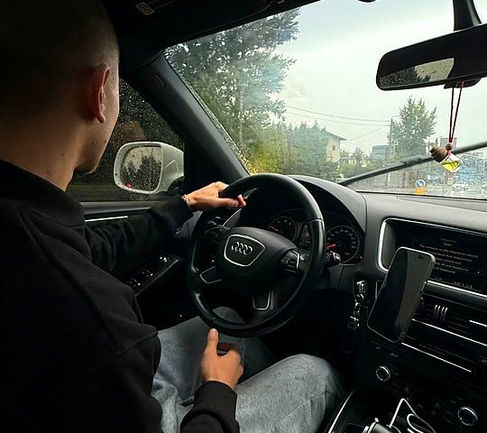 Ауди Ку 5 2015 в Запорожье на Automoto.ua Белый Ауди Ку 5, объемом двигателя 2 л и пробегом 228 тыс. км за 16900 $, фото 3 на Automoto.ua
