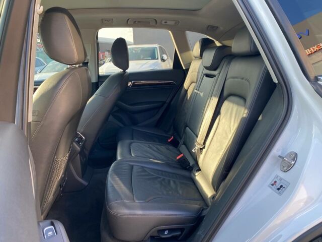 Білий Ауді Ку 5, об'ємом двигуна 2 л та пробігом 200 тис. км за 14300 $, фото 21 на Automoto.ua