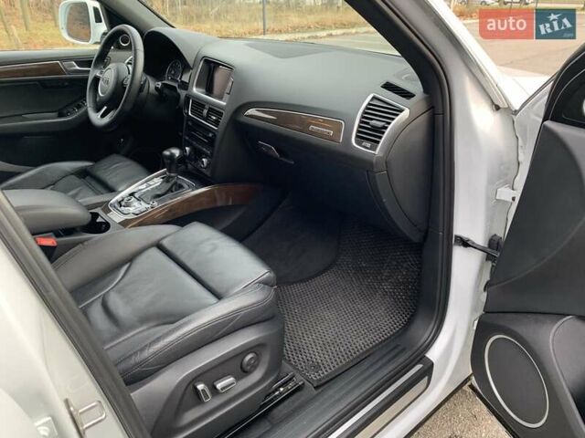 Белый Ауди Ку 5, объемом двигателя 3 л и пробегом 127 тыс. км за 18500 $, фото 24 на Automoto.ua