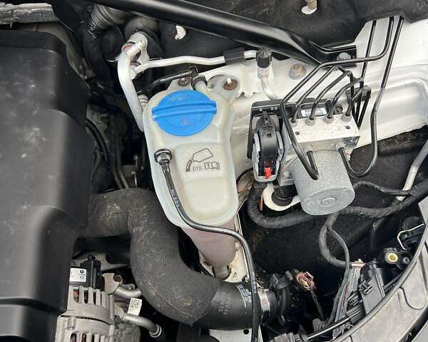 Білий Ауді Ку 5, об'ємом двигуна 2 л та пробігом 205 тис. км за 13450 $, фото 35 на Automoto.ua