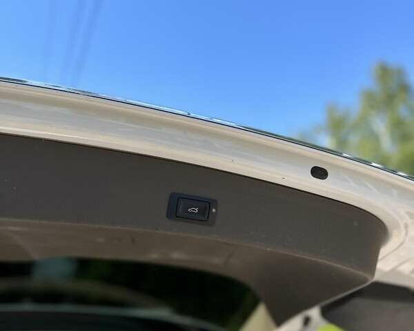Білий Ауді Ку 5, об'ємом двигуна 1.98 л та пробігом 216 тис. км за 17500 $, фото 29 на Automoto.ua