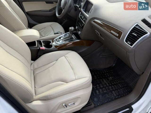 Білий Ауді Ку 5, об'ємом двигуна 2 л та пробігом 201 тис. км за 15999 $, фото 23 на Automoto.ua