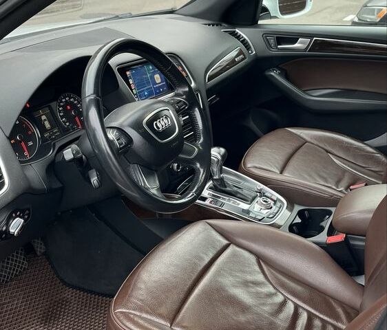 Білий Ауді Ку 5, об'ємом двигуна 2 л та пробігом 206 тис. км за 13000 $, фото 4 на Automoto.ua