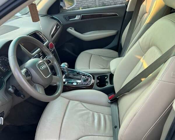 Белый Ауди Ку 5, объемом двигателя 1.98 л и пробегом 190 тыс. км за 16000 $, фото 4 на Automoto.ua