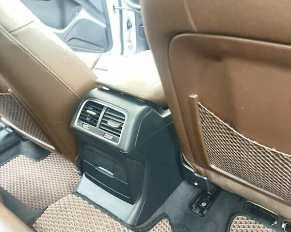 Білий Ауді Ку 5, об'ємом двигуна 1.98 л та пробігом 206 тис. км за 12950 $, фото 8 на Automoto.ua