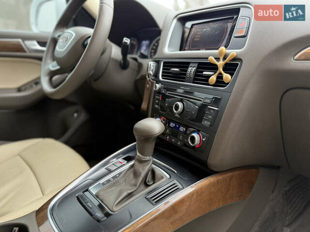 Белый Ауди Ку 5, объемом двигателя 1.98 л и пробегом 229 тыс. км за 15000 $, фото 41 на Automoto.ua