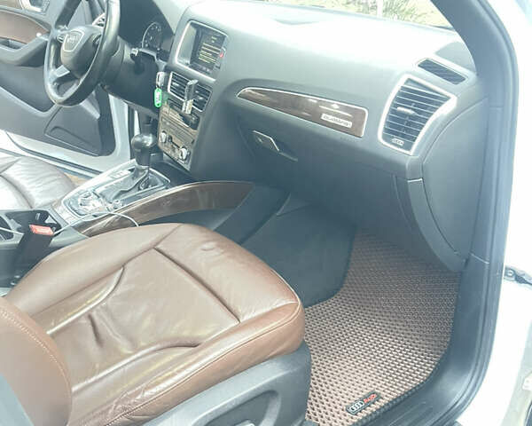 Білий Ауді Ку 5, об'ємом двигуна 1.98 л та пробігом 206 тис. км за 12950 $, фото 5 на Automoto.ua