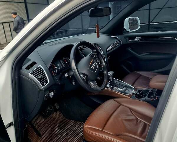 Белый Ауди Ку 5, объемом двигателя 1.98 л и пробегом 129 тыс. км за 15000 $, фото 12 на Automoto.ua