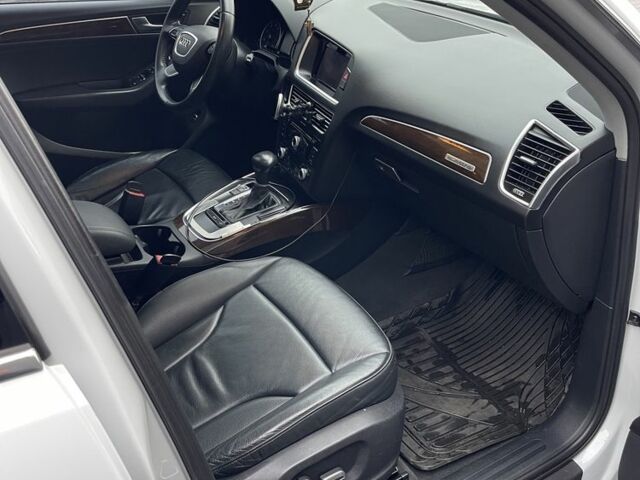 Білий Ауді Ку 5, об'ємом двигуна 2 л та пробігом 153 тис. км за 15999 $, фото 11 на Automoto.ua