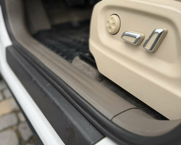 Белый Ауди Ку 5, объемом двигателя 1.98 л и пробегом 229 тыс. км за 15000 $, фото 28 на Automoto.ua