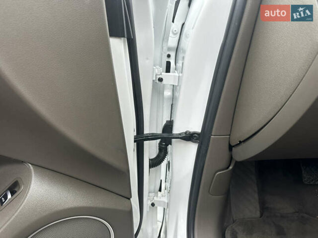 Білий Ауді Ку 5, об'ємом двигуна 2 л та пробігом 200 тис. км за 14990 $, фото 48 на Automoto.ua