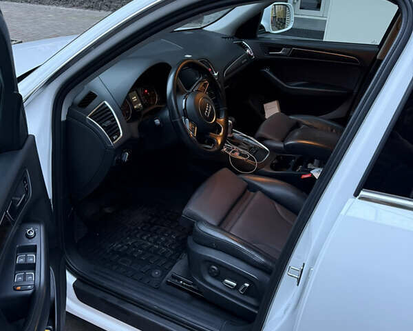 Білий Ауді Ку 5, об'ємом двигуна 2 л та пробігом 174 тис. км за 22000 $, фото 6 на Automoto.ua