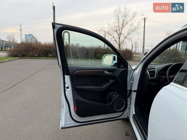 Білий Ауді Ку 5, об'ємом двигуна 1.98 л та пробігом 167 тис. км за 17000 $, фото 34 на Automoto.ua