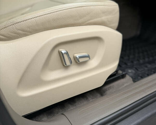 Белый Ауди Ку 5, объемом двигателя 1.98 л и пробегом 229 тыс. км за 15000 $, фото 56 на Automoto.ua